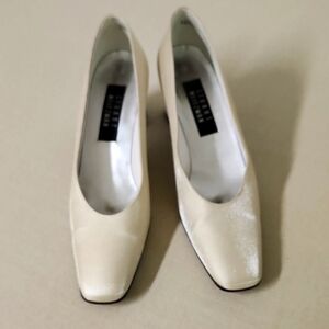Elegant Cream Women's Shoes Stuart Weitzman Cream Shimmer Heels Size 8 N Wedding